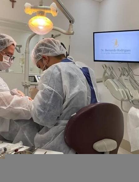 Procedimento cirúrgico com Dr. Bernardo Rodrigues